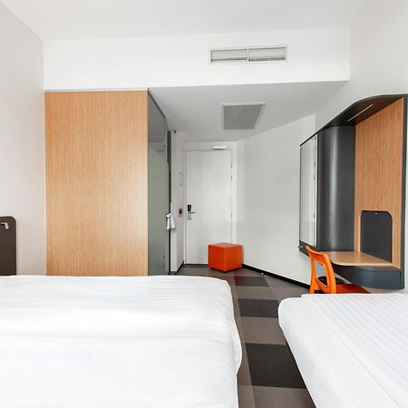 Easyhotel Amsterdam Arena Boulevard Екстер'єр фото