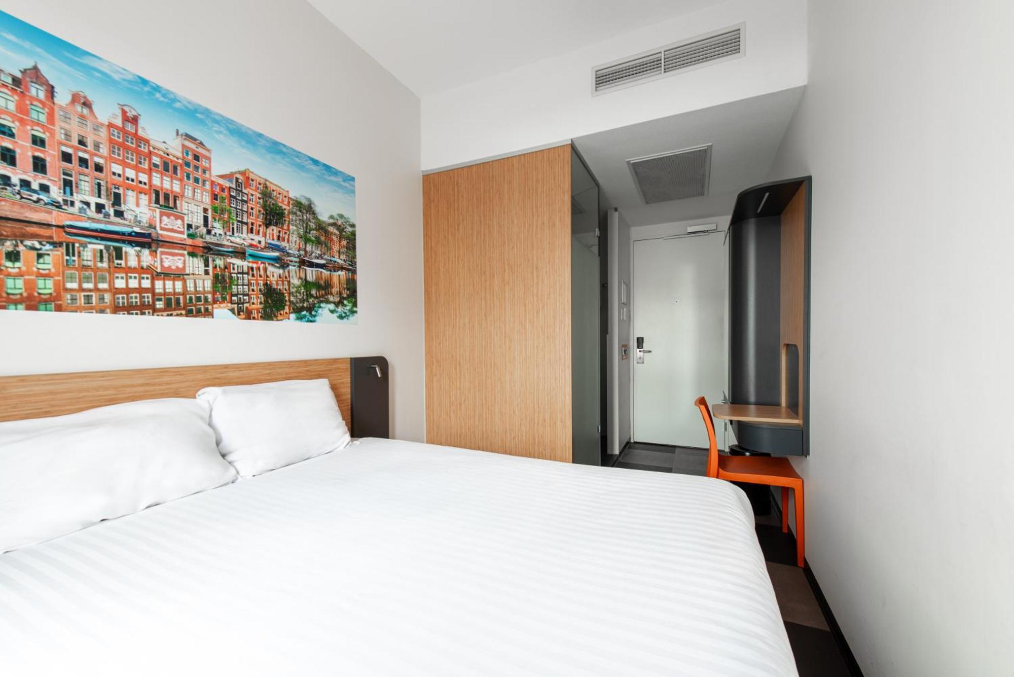 Easyhotel Amsterdam Arena Boulevard Екстер'єр фото